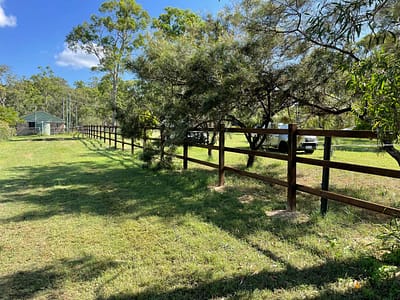 480022271_601684919390289_5948634739493513561_n post and rail fencing