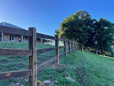 517996277_716904991201614_7106040747107570334_n post and rail fencing Gold Coast